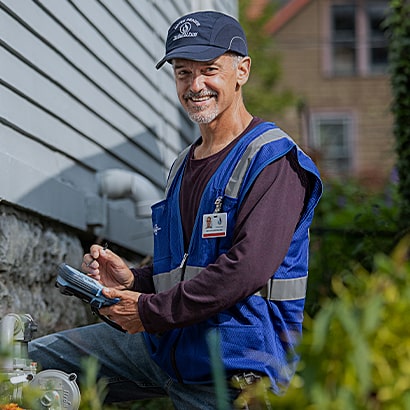 lecteur de compteur sur le terrain